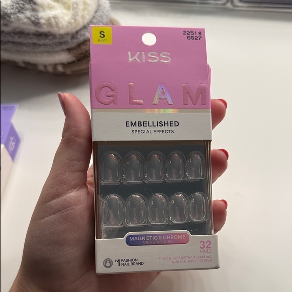 KISS Glam and Core Nail Set - Pink, Purple/red, Crome - Picture 3 of 4